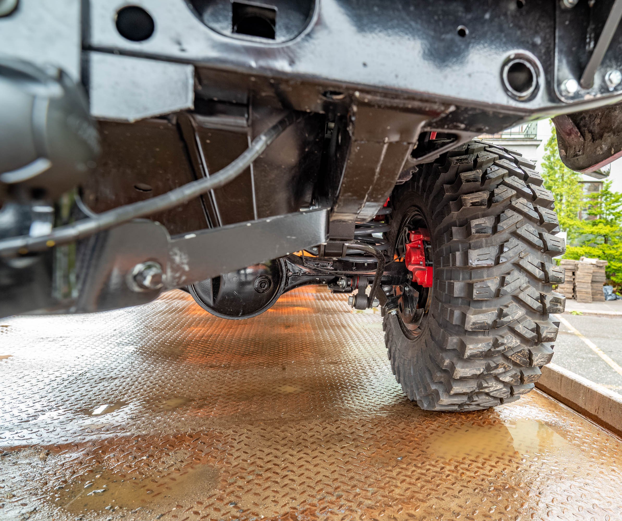 Defender 130 Spectre — Rear Axle & Caliper Detail