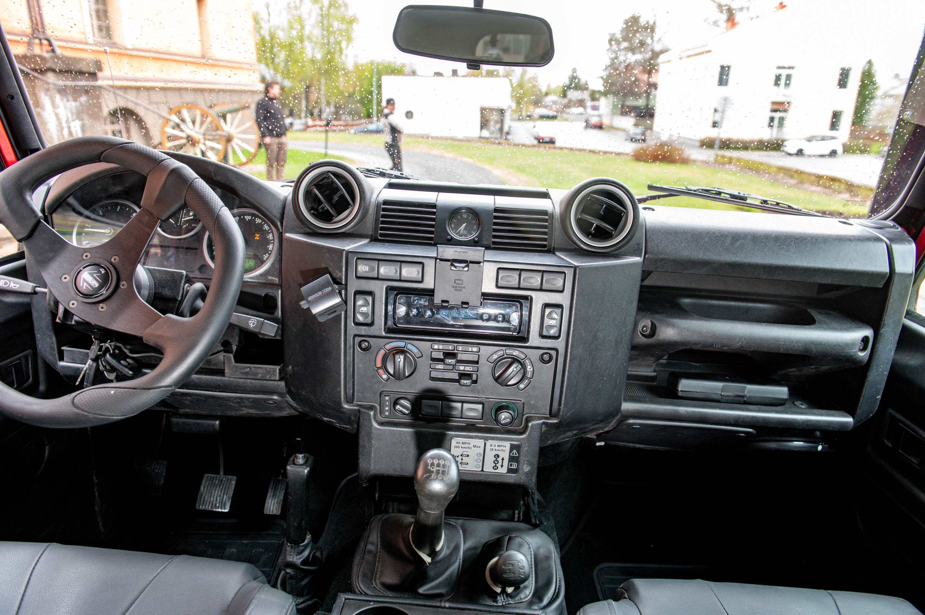 Defender 130 Spectre — Dashboard
