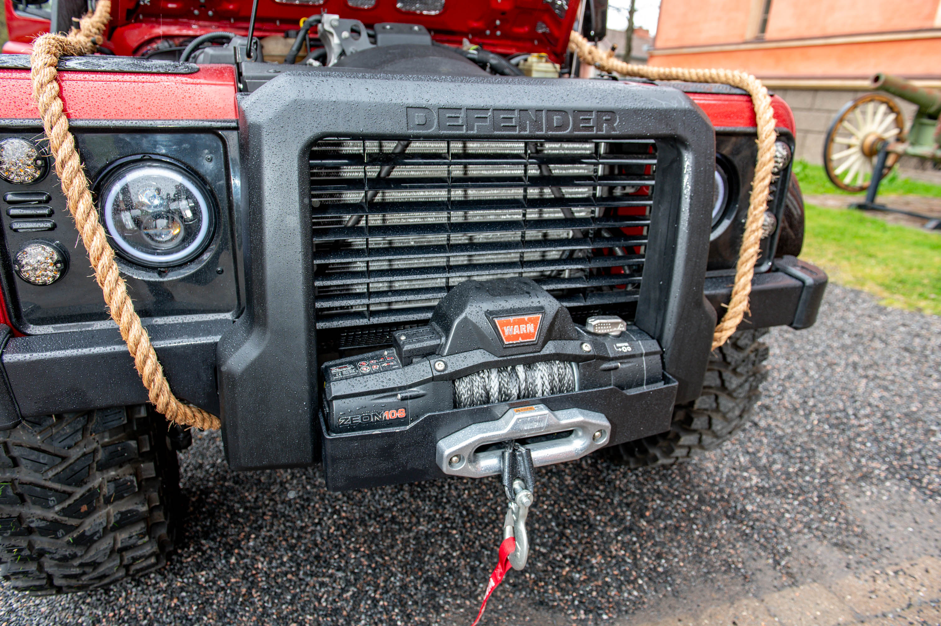Defender 130 Spectre — Grille & Warn Winch